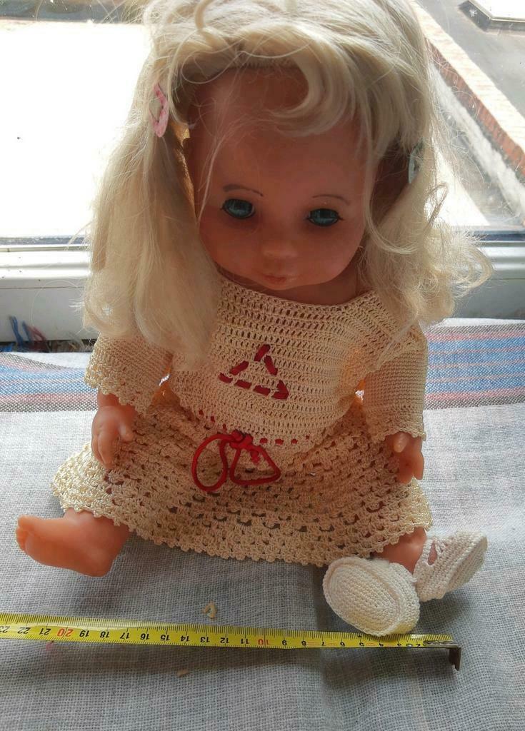 Popje met gehaakt kleedje, Ophalen of Verzenden, Zo goed als nieuw