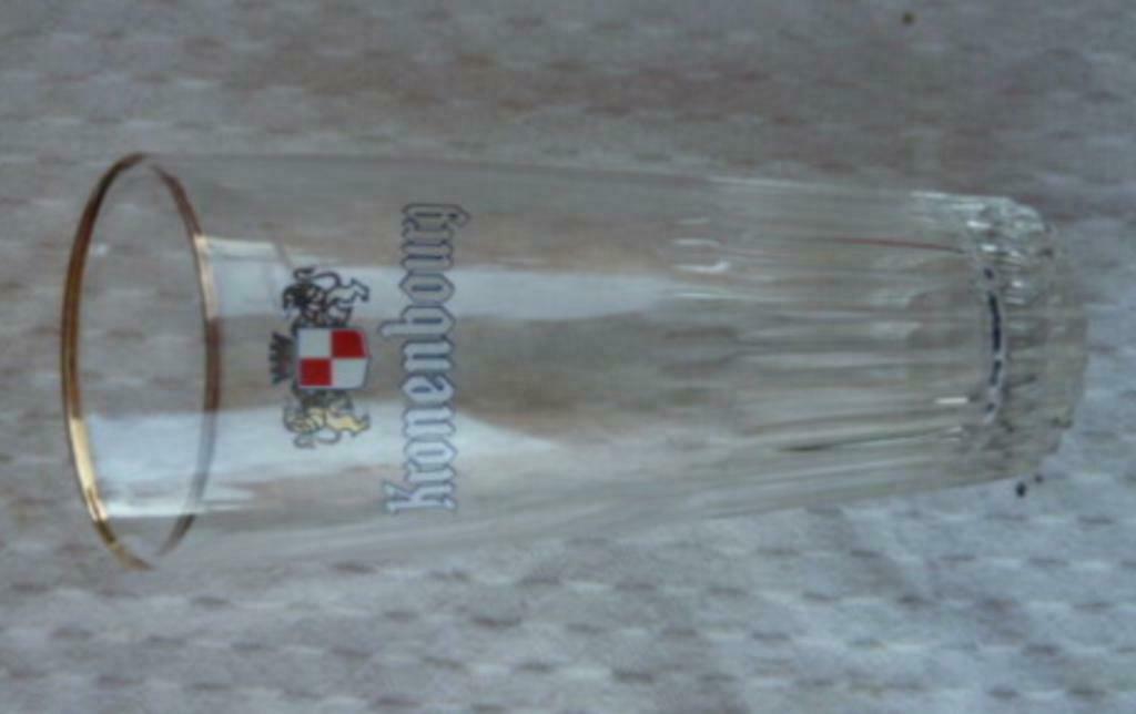 #B bier glas KRONENBOURG , ribbelglas , gouden rand, Ophalen of Verzenden, Gebruikt, Bierglas