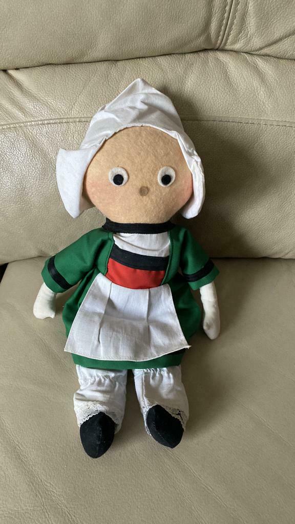 Ancienne poupée de chiffon bécassine, Collections