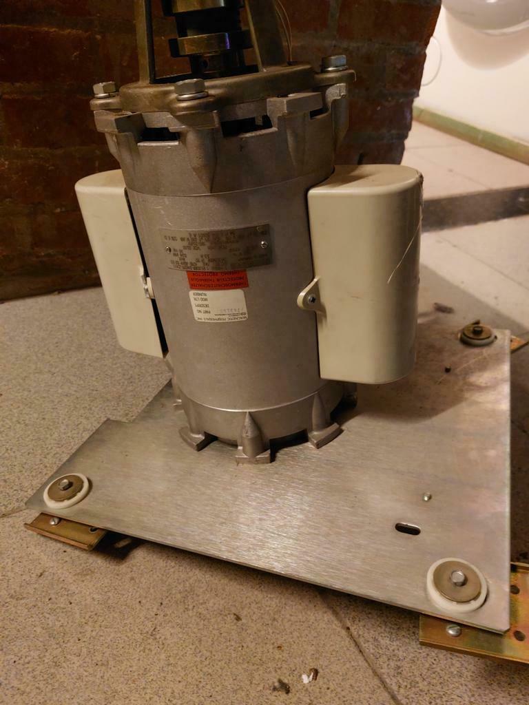 Elektromotor siemens 0.56kw monofasig met encoder, Doe-het-zelf en Bouw, Motoren, Ophalen of Verzenden, Zo goed als nieuw, Elektromotor