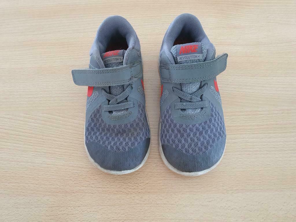 grijze loopschoenen - Nike - maat 25, Enfants & Bébés, Vêtements de bébé | Chaussures & Chaussettes, Garçon ou Fille, Bottines