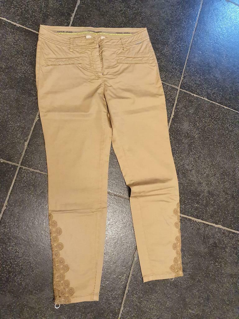 Mooie broek Marc cain ....beige met groene bies afgewerkt, Marc Cain, Beige, Ophalen of Verzenden, Maat 36 (S)