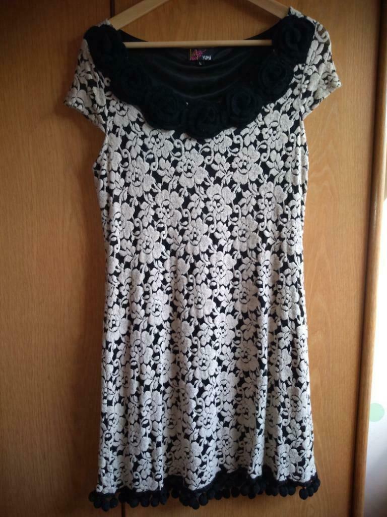 Robe fleurie Yumi, Vêtements | Femmes, Robes, Comme neuf, Taille 42/44 (L), Autres couleurs, Longueur genou, Enlèvement ou Envoi