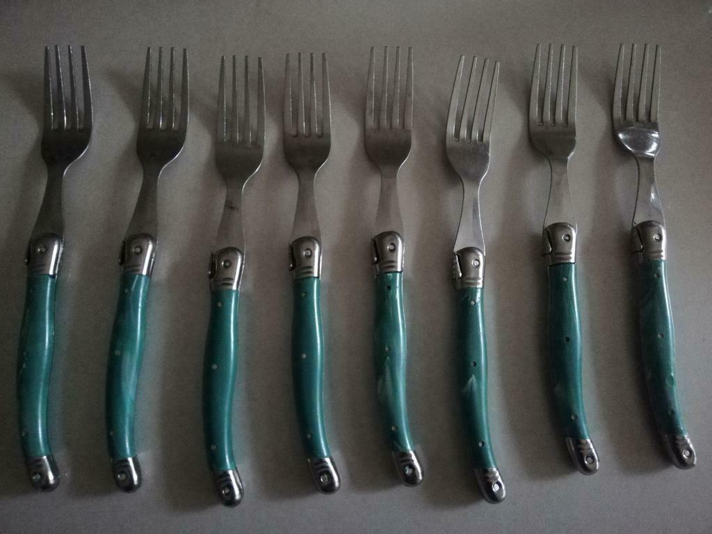 8 fourchettes vintage de couleur vert pomme bleu mer, Maison & Meubles, Enlèvement, Utilisé