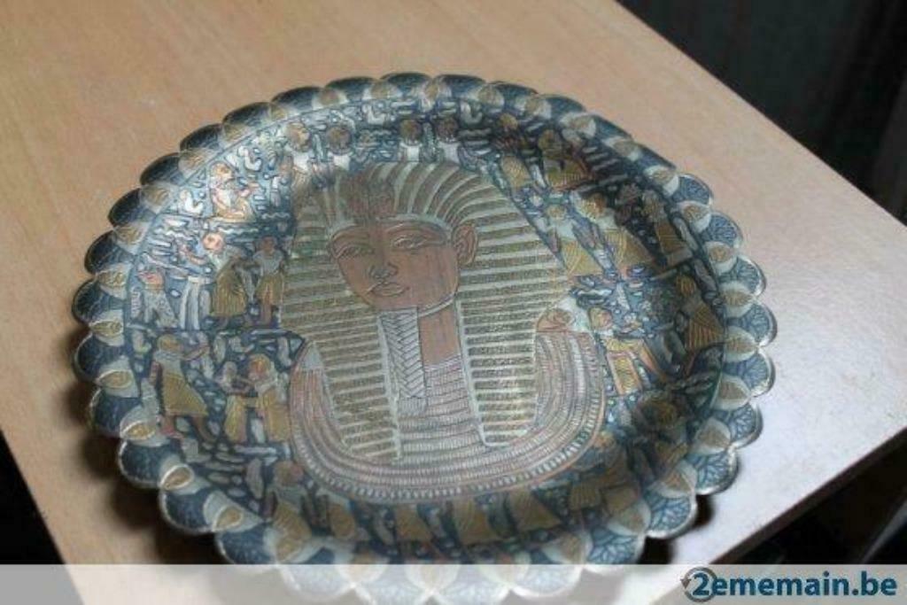 assiette en cuivre Egypte, Enlèvement