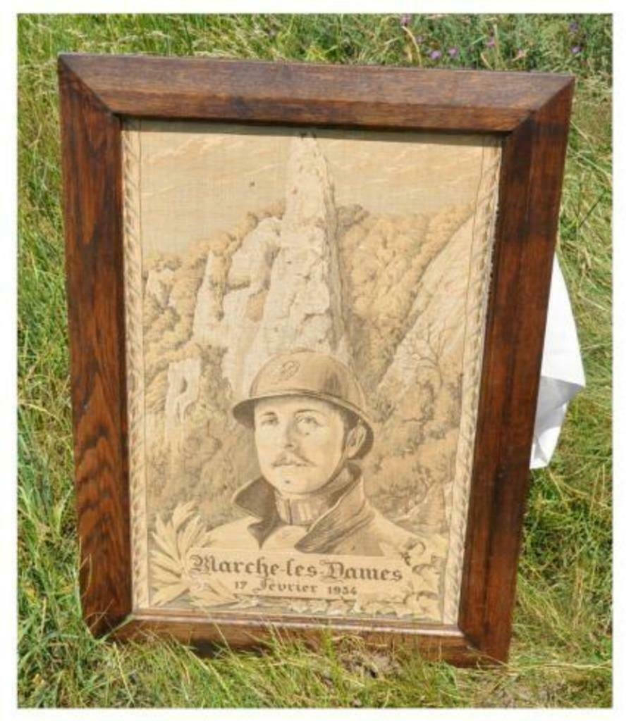 §§ cadre chene avec roi albert marche les dames 1934 sur tis, Collections, Enlèvement ou Envoi, Utilisé, Autres types