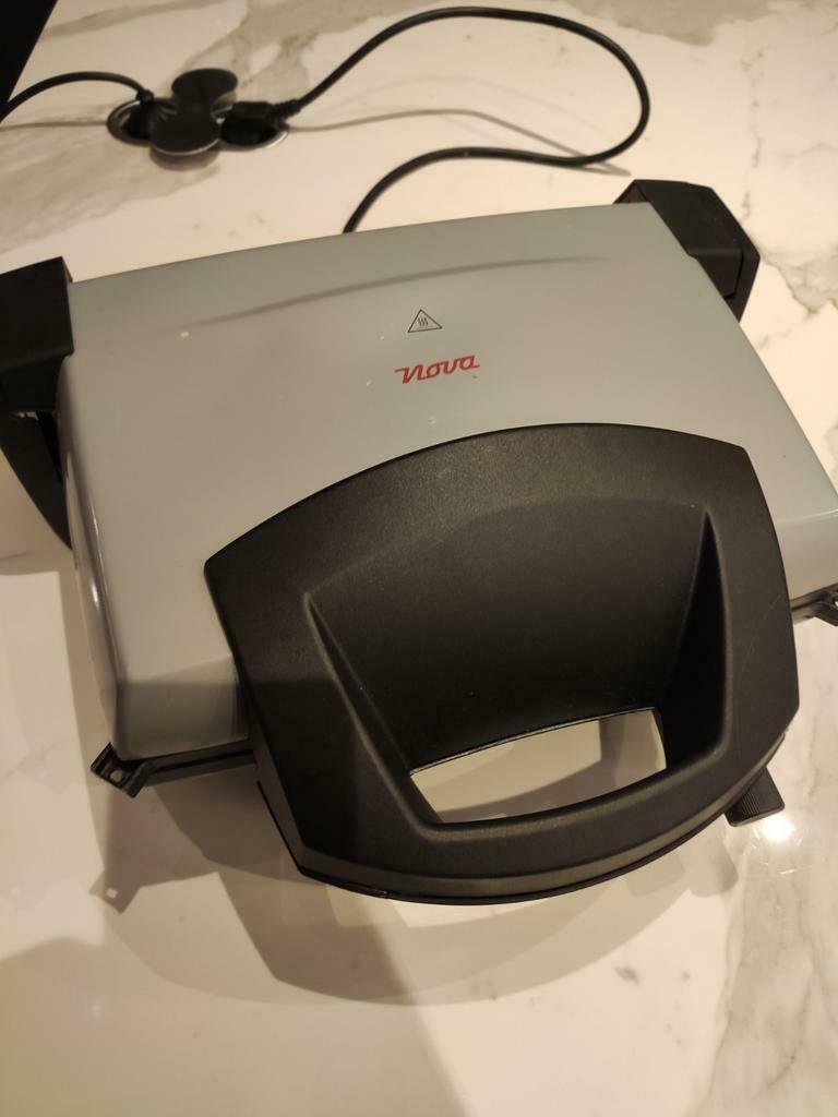 Nova Grillmachine, Elektronische apparatuur, Ovens, Ophalen of Verzenden, Gebruikt, Vrijstaand, Grill