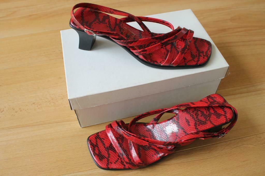 'rode sandaaltjes slangenleer look m 41', Slippers, Ophalen of Verzenden, Gedragen, Rood