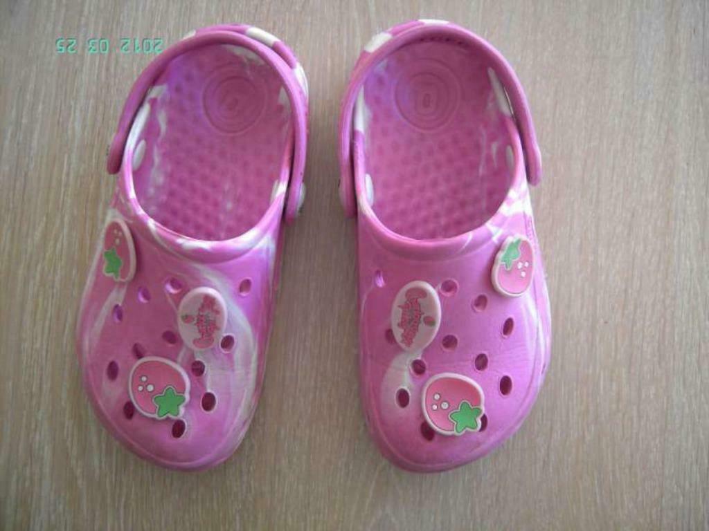 Roze tuinklompen Charlotte aux Fraises - 25 / 26, Enlèvement ou Envoi, Utilisé, Autres types, Fille