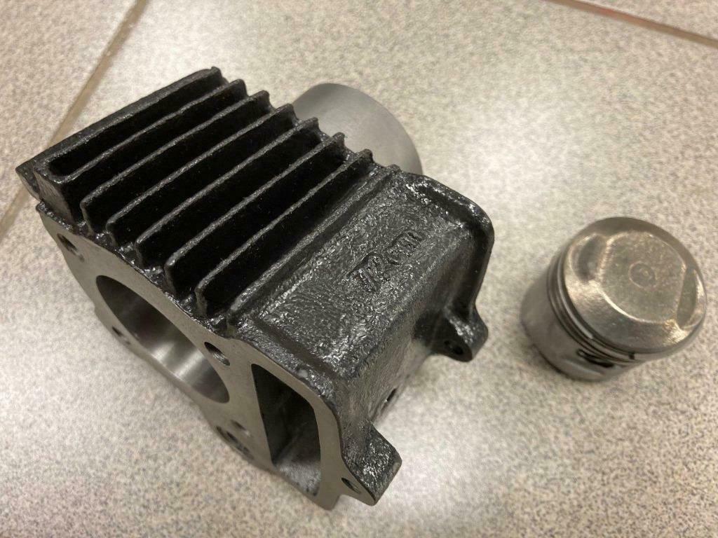 Cylindre fonte 72 cm3 d’origine HONDA SS50, CD50, C50, DAX50, Motoren, Onderdelen | Honda, Nieuw, Ophalen of Verzenden