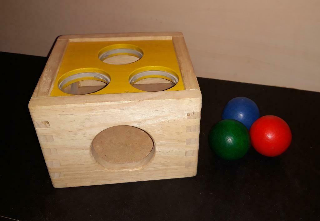 Jouet en bois – BOITE PERCEE ET BOULES, Enlèvement