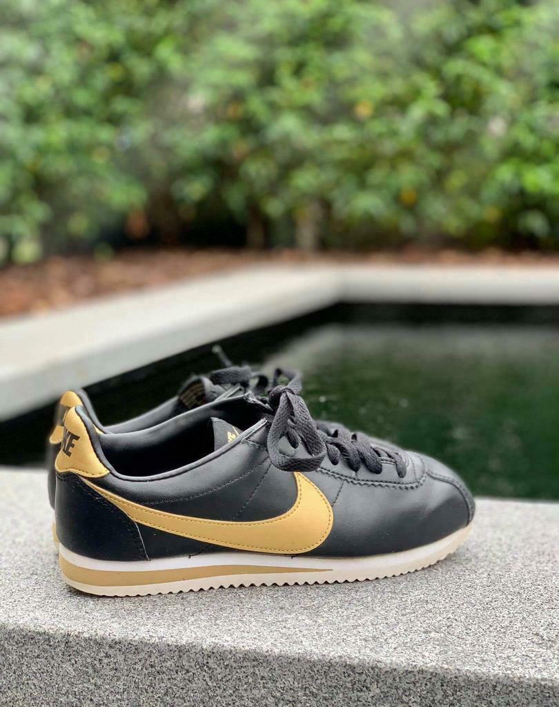 Nike Classic Cortez Leather zwart/goud EUR 37.5/US 6.5, Enlèvement ou Envoi, Sneakers et Baskets, Nike, Comme neuf