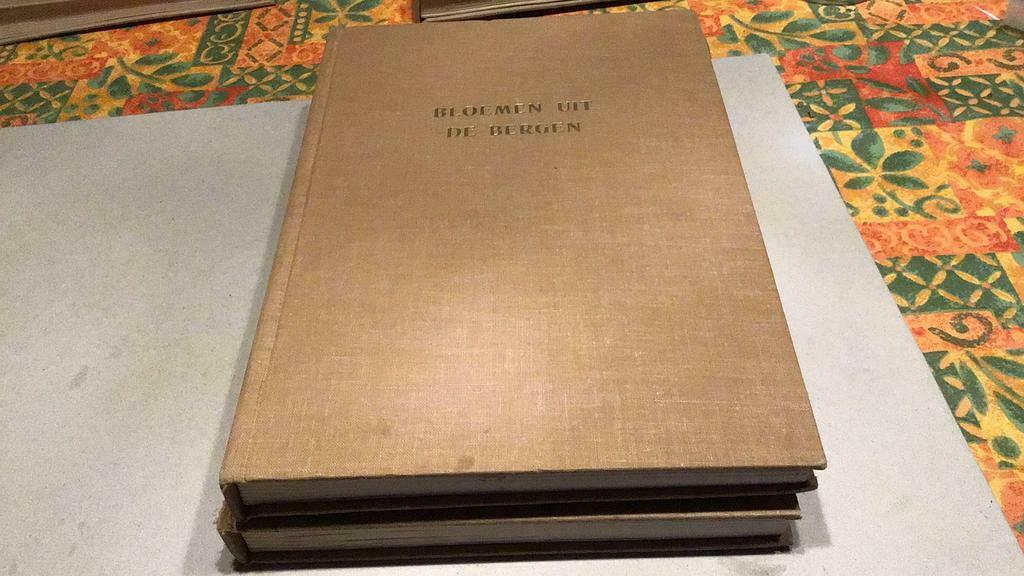 Fleurs d'Artis des montagnes (zk5), Enlèvement ou Envoi, Utilisé, Artis, Album d'images