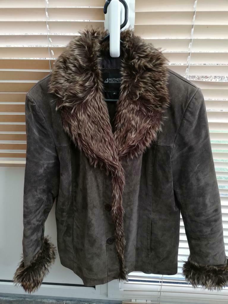 Daim / Suède vest, jas, Kleding | Dames, Jassen | Winter, Ophalen, Zo goed als nieuw, Maat 42/44 (L), Bruin