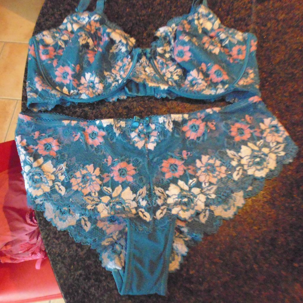 bh set petrol kleur nieuwstaat eur 90e, Rouge gorge, Enlèvement ou Envoi, Autres couleurs, Ensemble