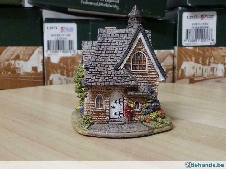 Lilliput Lane L2838  School Friends   Suffolk     East Angli, Enlèvement ou Envoi, Neuf