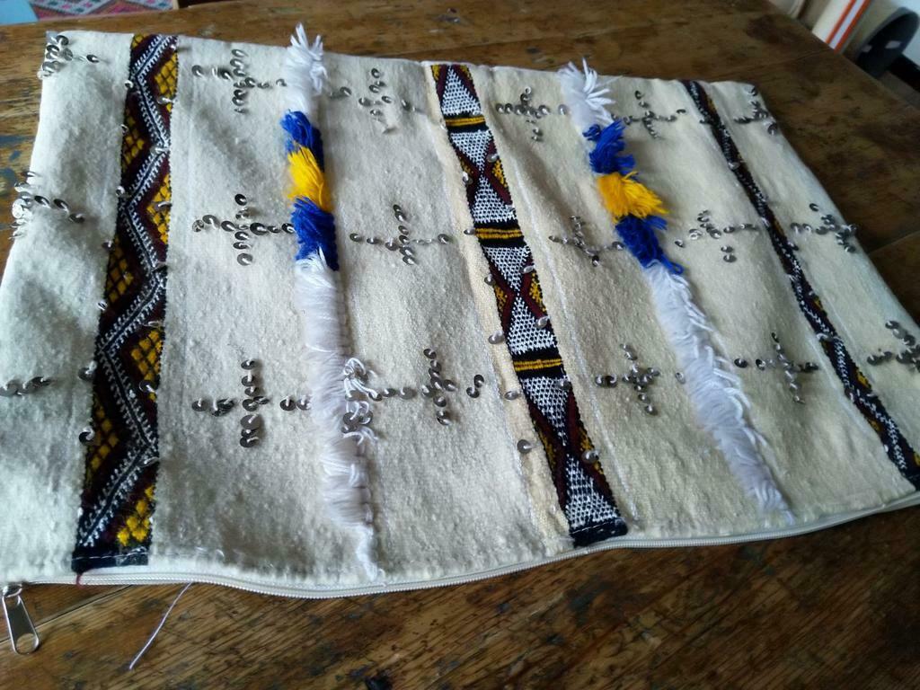 Marokkaans Handira berber kelim kilim kussen, Ophalen of Verzenden, Zo goed als nieuw, Overige kleuren, Rechthoekig