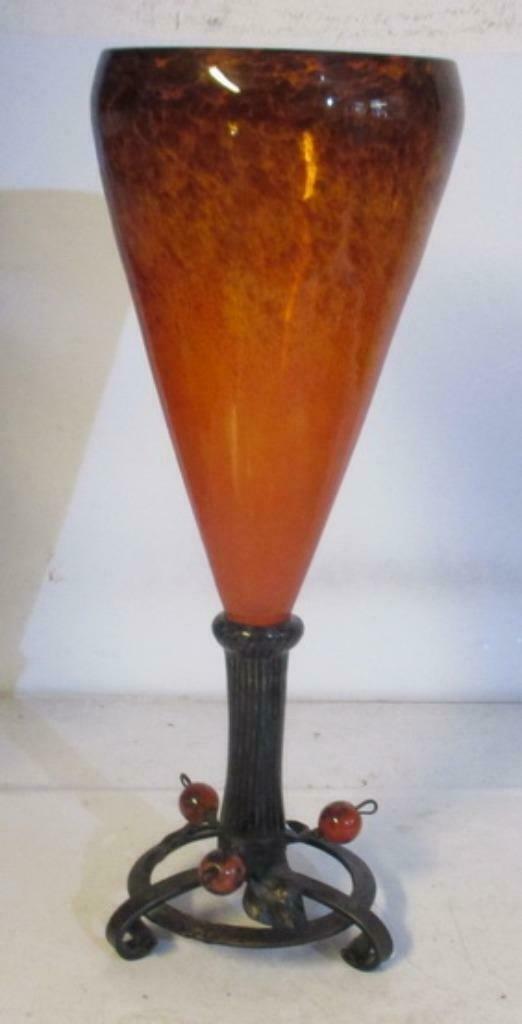 rare vase Schneider sur pied et socle en fer forgé à fruits, Antiquités & Art, Envoi