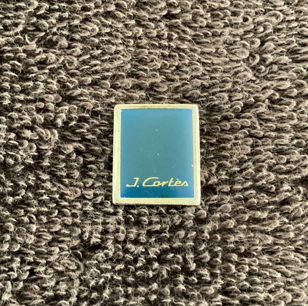 PIN - J. CORTES - TABAC - TOBACCO - CIGARE - CIGARETTES, Collections, Envoi, Utilisé, Marque, Insigne ou Pin's