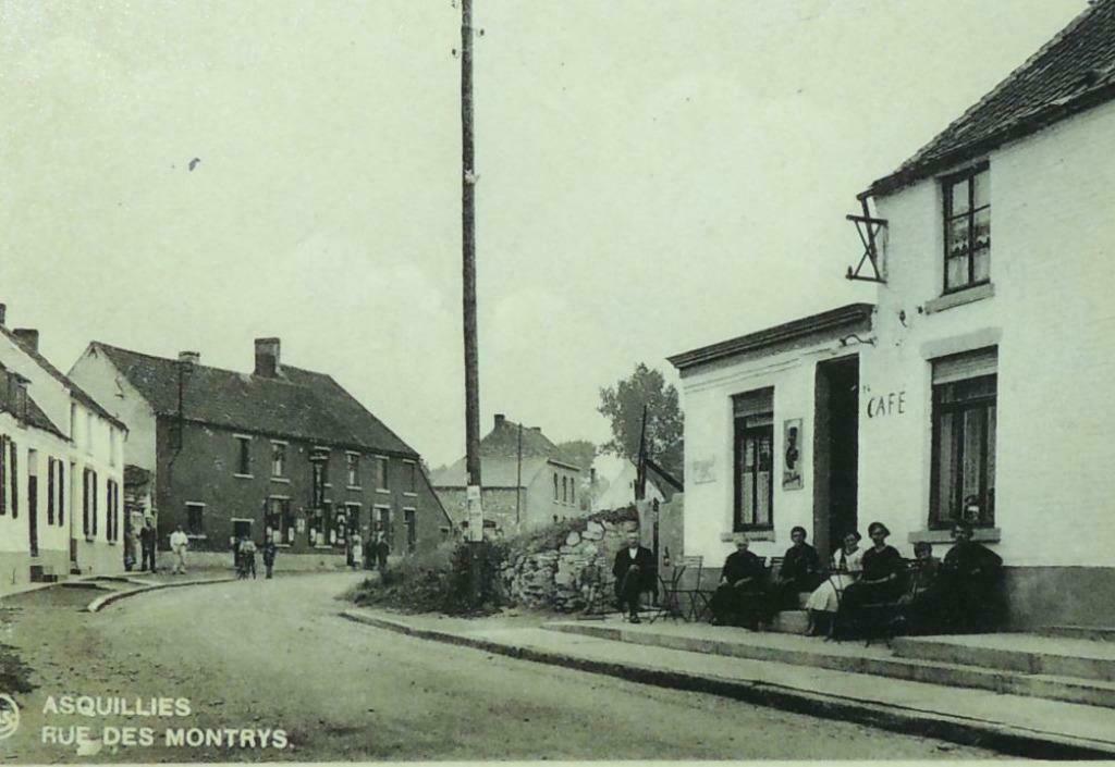 Carte Postale Asquillies – Rue des Montrys, Collections, Enlèvement ou Envoi, Non affranchie, Hainaut