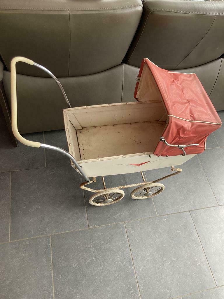 Ancien landau poupée, Enfants & Bébés, Jouets | Poupées, Utilisé