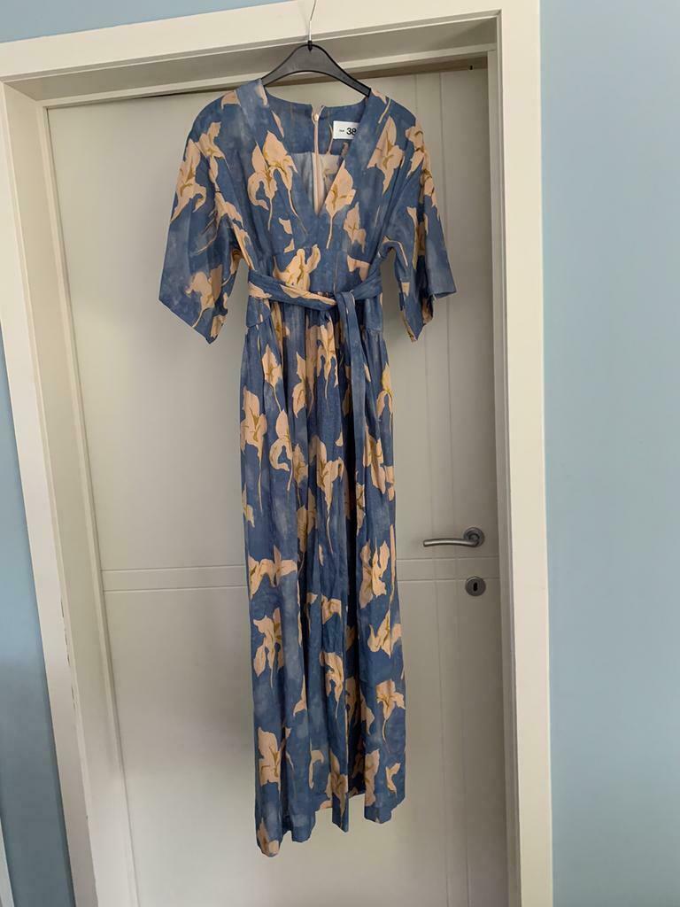 Julia june lichtblauw lang kleed maat 38, nieuwstaat, Kleding | Dames, Jurken, Maat 38/40 (M), Blauw, Ophalen of Verzenden, Onder de knie