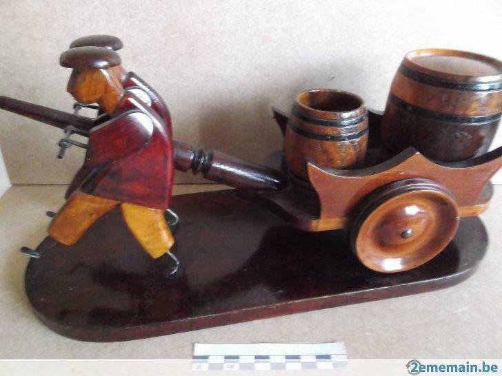 Porteurs de Tonneaux, en bois exotique.