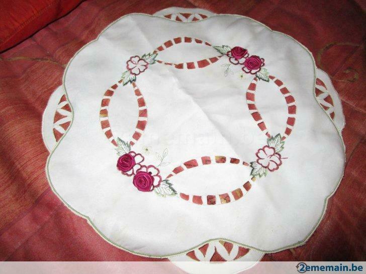 Napperon brodé, Enlèvement ou Envoi, Neuf