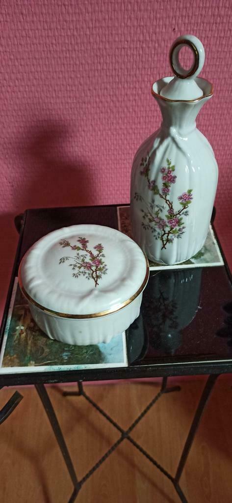 Ensemble bonbonnière et petite carafe en porcelaine, Maison & Meubles, Enlèvement, Comme neuf