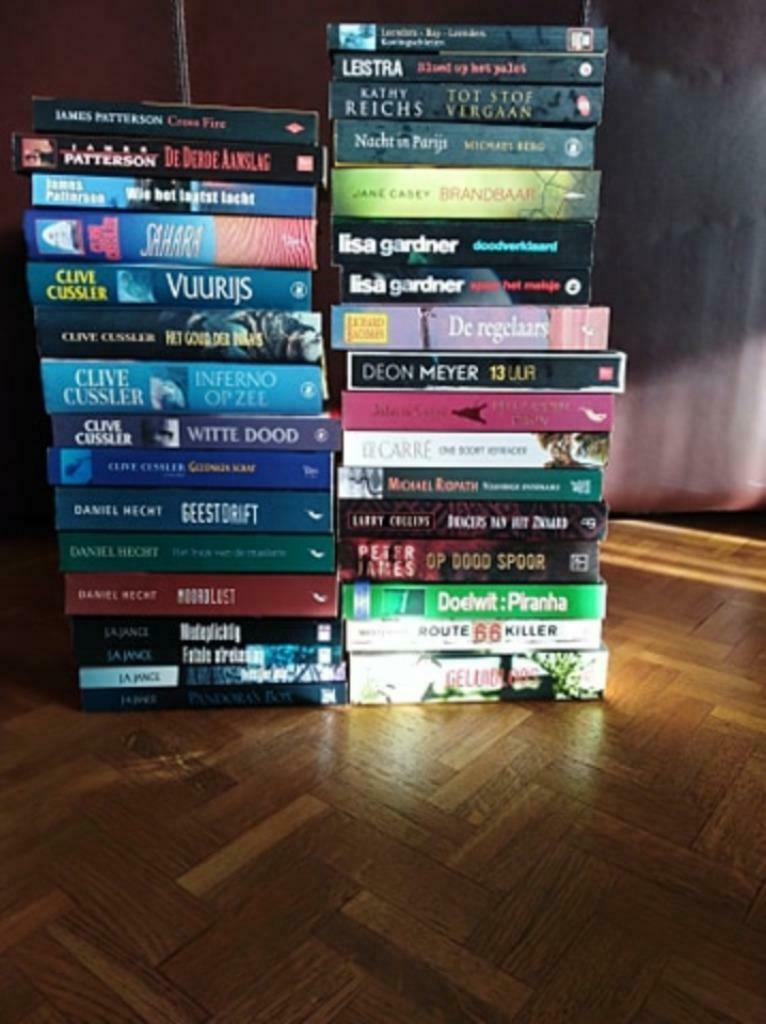 Verschillende Thrillers (Cussler, Patterson, Hecht, Gardner,, Enlèvement ou Envoi, Utilisé