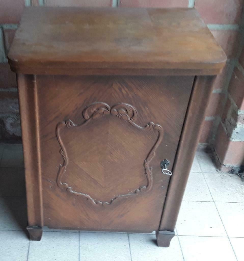 Naaimachine in houten kast, Enlèvement