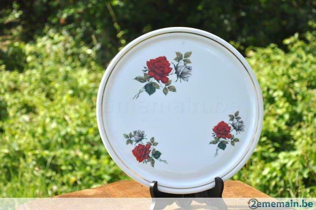 plat a tarte en porcelaine aux 3 roses rouge