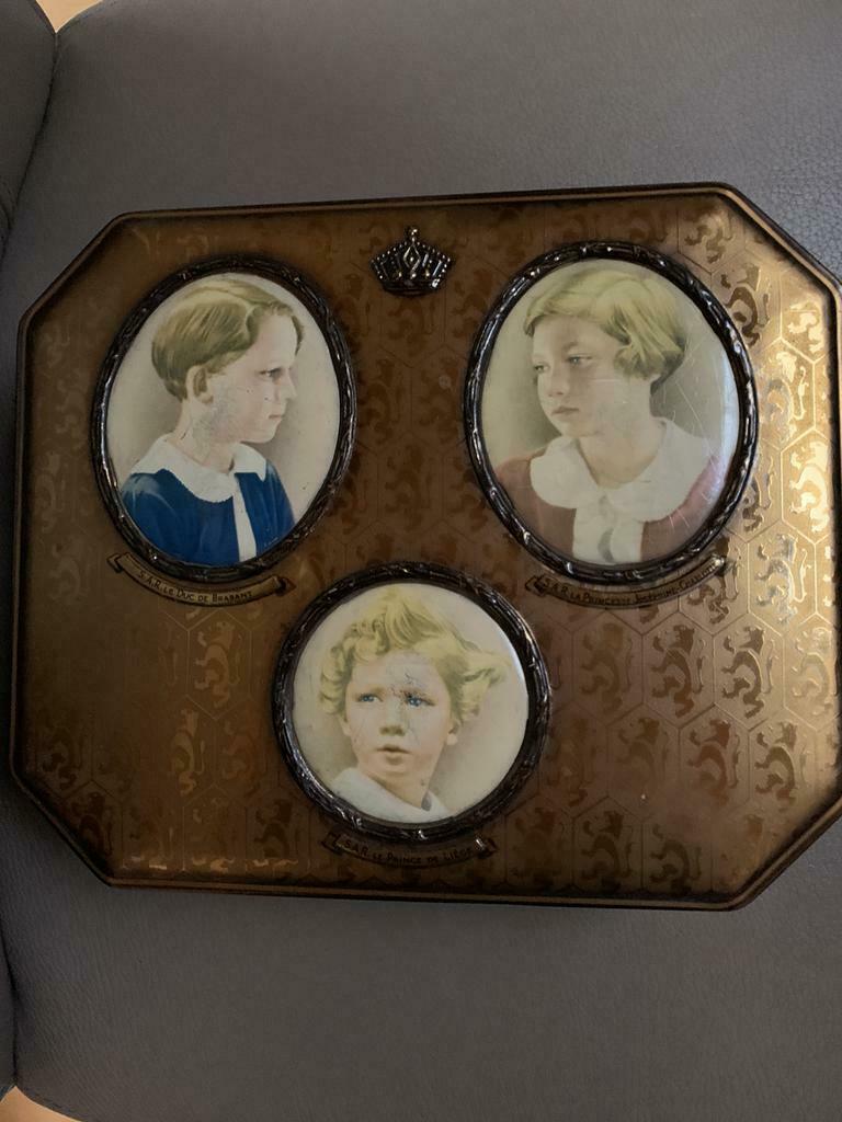 Antieken blikken doos koningshuis, Enlèvement ou Envoi