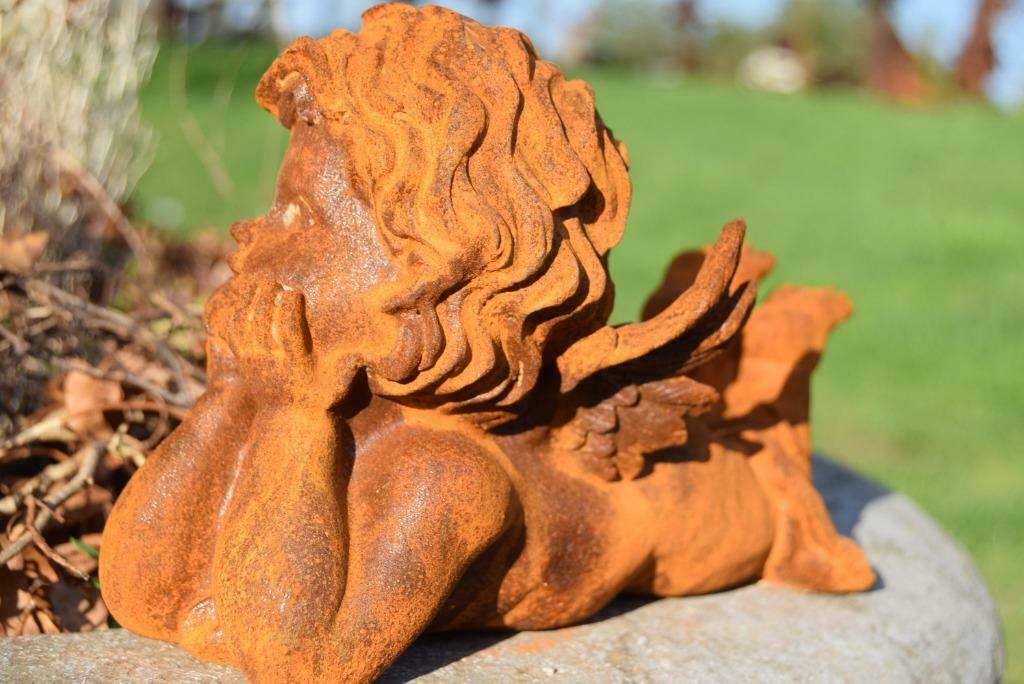Engel, bedachtzame cherubijn in gepatineerd gietijzer, Tuin en Terras, Ophalen of Verzenden, Zo goed als nieuw, Metaal, Engelenbeeld