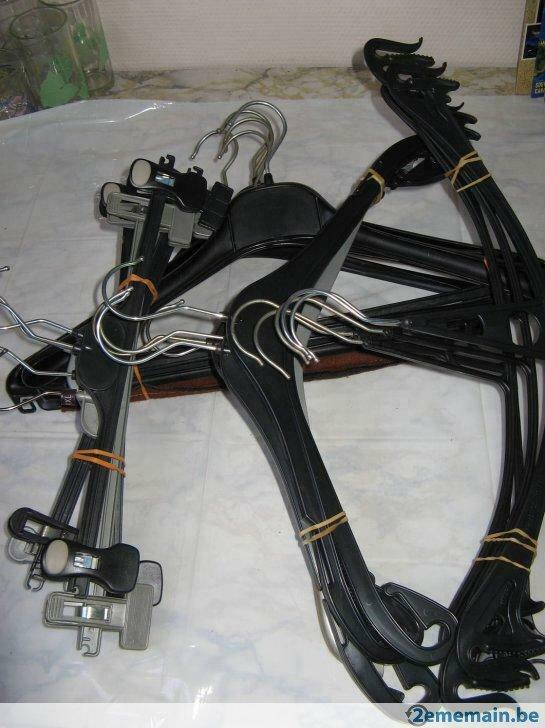 Lots de différents cintres en plastique pour vêtements, Enlèvement, Utilisé