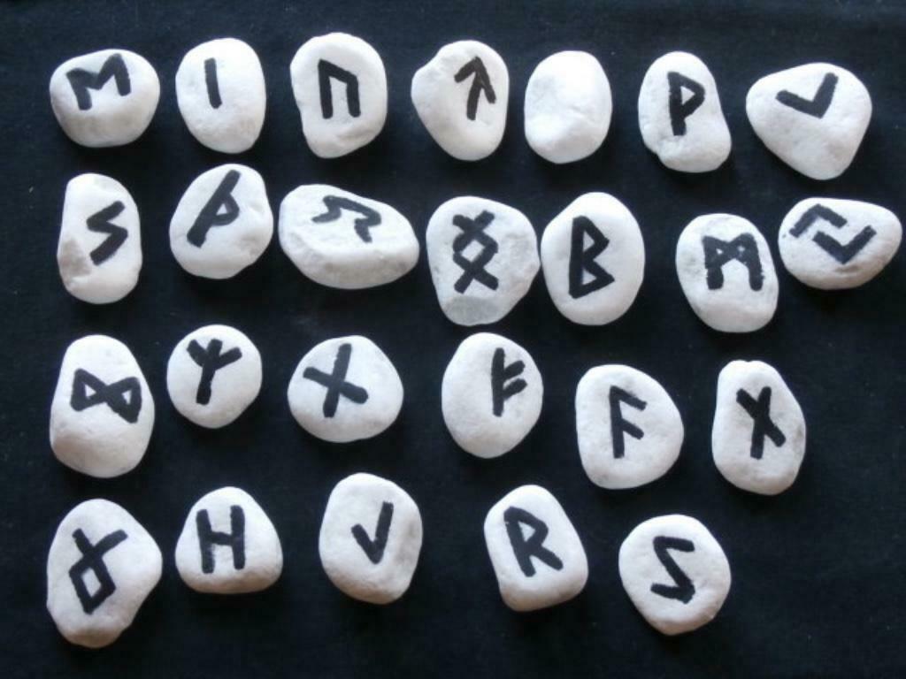 Runestenen, Verzamelen, Religie, Ophalen of Verzenden, Zo goed als nieuw, Overige typen, Natuurreligies