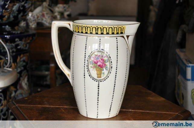 cruche broc boch art déco fleur dans médaillon, Antiquités & Art