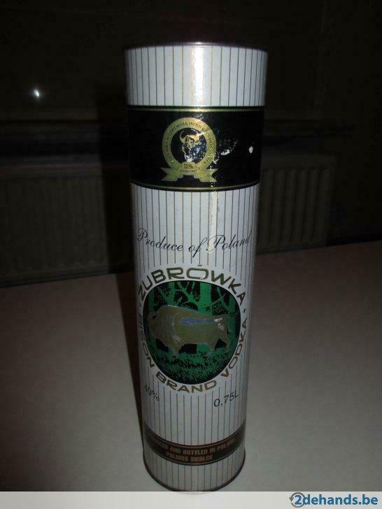 blik-kartonnen fles cover Zubrõwka vodka, Ophalen of Verzenden, Gebruikt