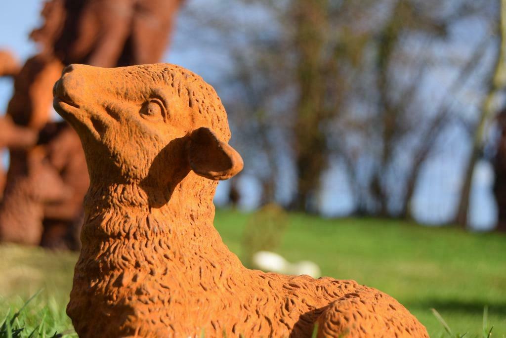 Schitterend gepatineerd gietijzeren schaap, Tuin en Terras, Tuinbeelden, Ophalen of Verzenden, Nieuw, Overige materialen, Dierenbeeld