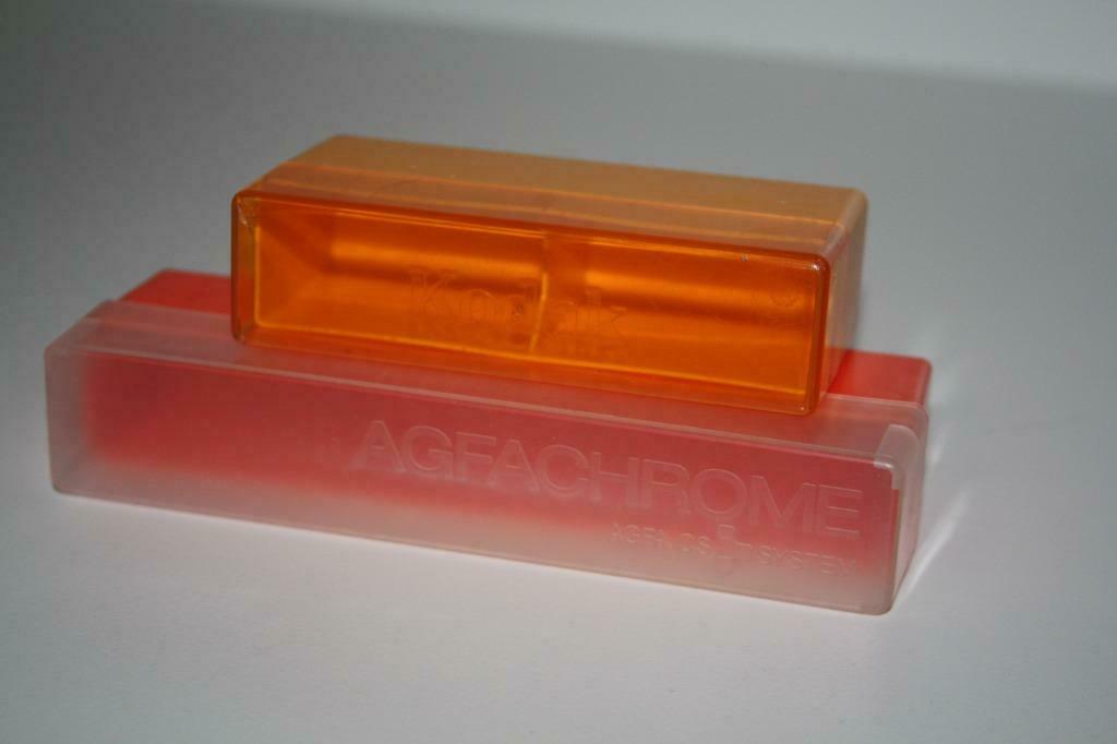 2 oude doosjes om Dia's in te bewaren ( Kodak , Agfachrome ), Audio, Tv en Foto, Fotoalbums en Accessoires, Ophalen of Verzenden