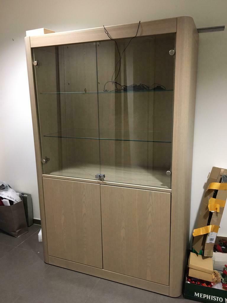 Vitrinekast met verlichting, Modena Oak, als nieuw, Huis en Inrichting, Ophalen, Glas, Met deur(en), 100 tot 150 cm
