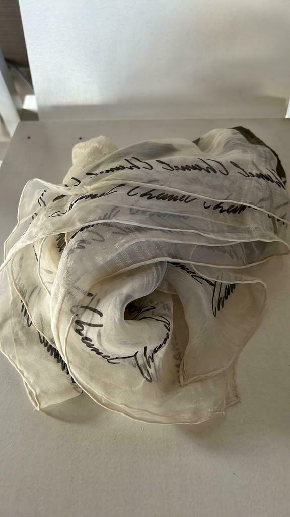 chanel sjaal zijde, Ophalen of Verzenden, Zo goed als nieuw, Chanel, Sjaal