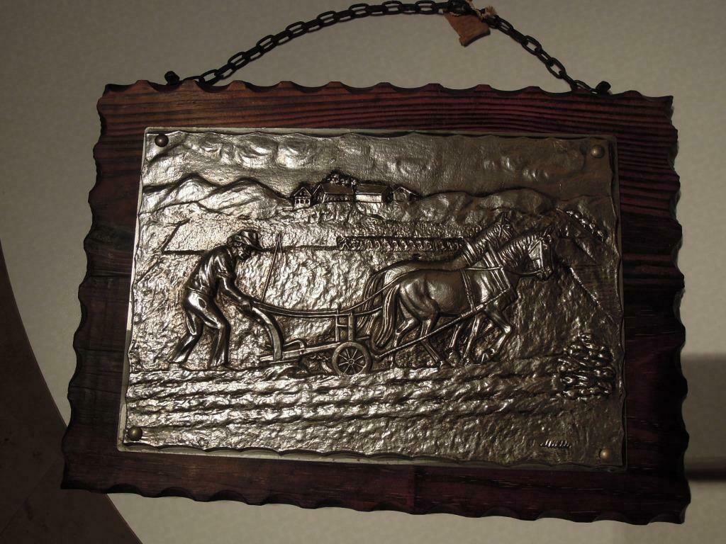 muurplaat tin Hans Müller 1873-1937 boer ploegd zijn akker, Antiek en Kunst, Antiek | Brons en Koper, Ophalen of Verzenden
