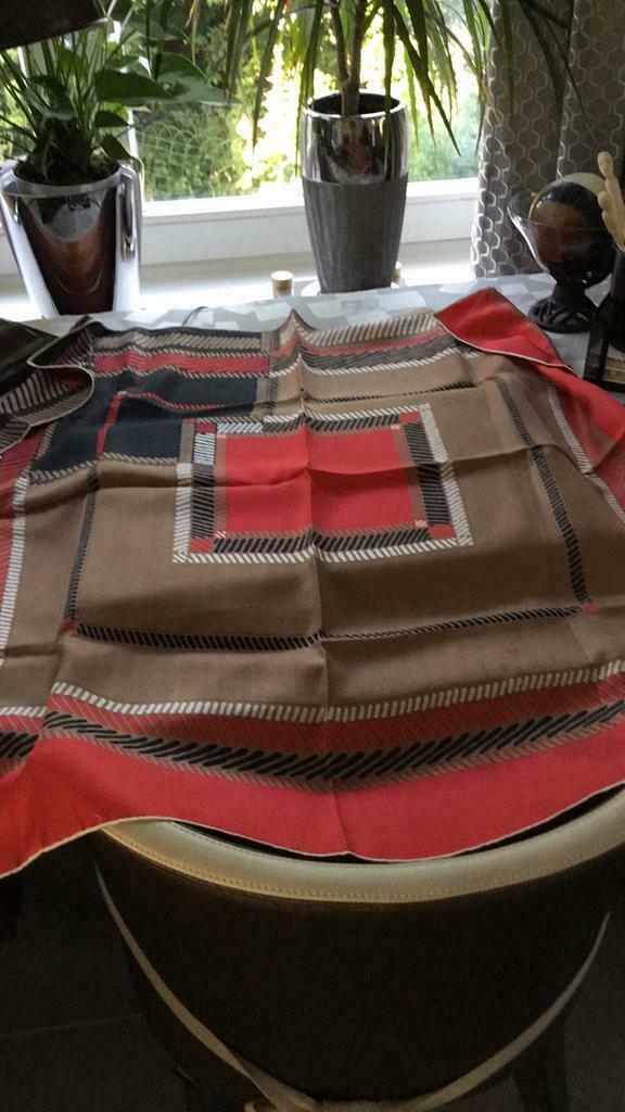 Zijden sjaal hand gerold Pierre Baccara 1965, Ophalen of Verzenden, Zo goed als nieuw, Sjaal