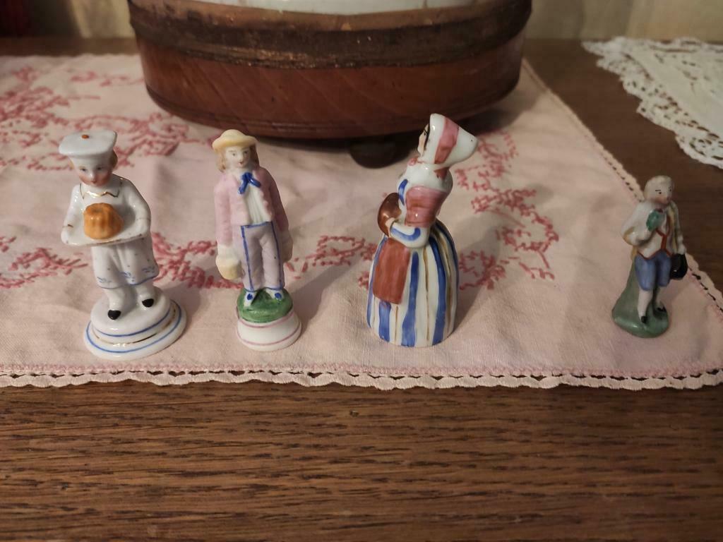 Lot de 15 petites statuettes en porcelaine Andenne, Antiek en Kunst, Ophalen of Verzenden
