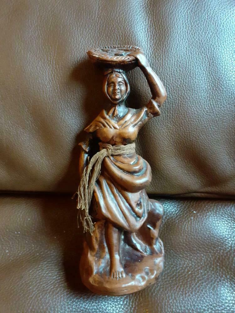 §Santon en terre cuite marchande de poissons, Antiquités & Art, Enlèvement ou Envoi