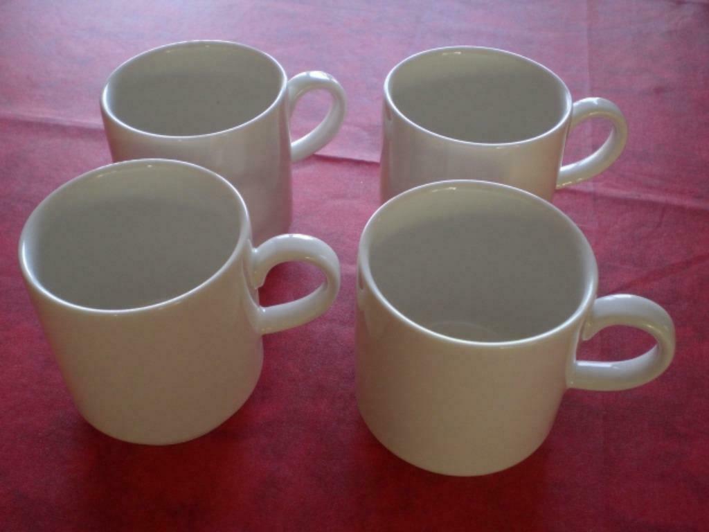 4 Tasses écru. Villeroy et Boch. 7,5 X H 8 cm., Enlèvement ou Envoi, Comme neuf, Tasse(s) et/ou soucoupe(s)