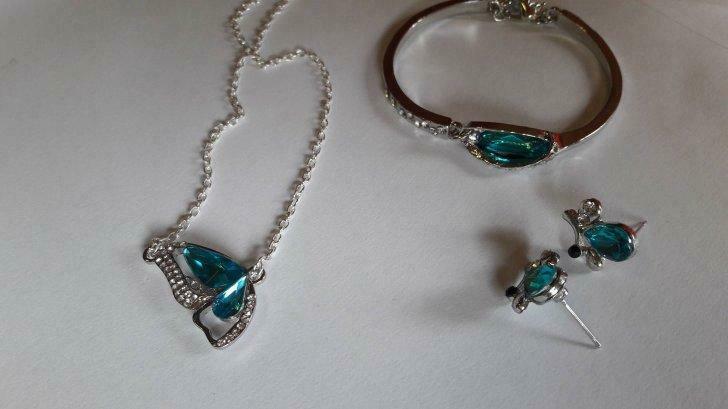 Bijoux - parure (collier, boucles d'oreille...), Enlèvement ou Envoi, Neuf