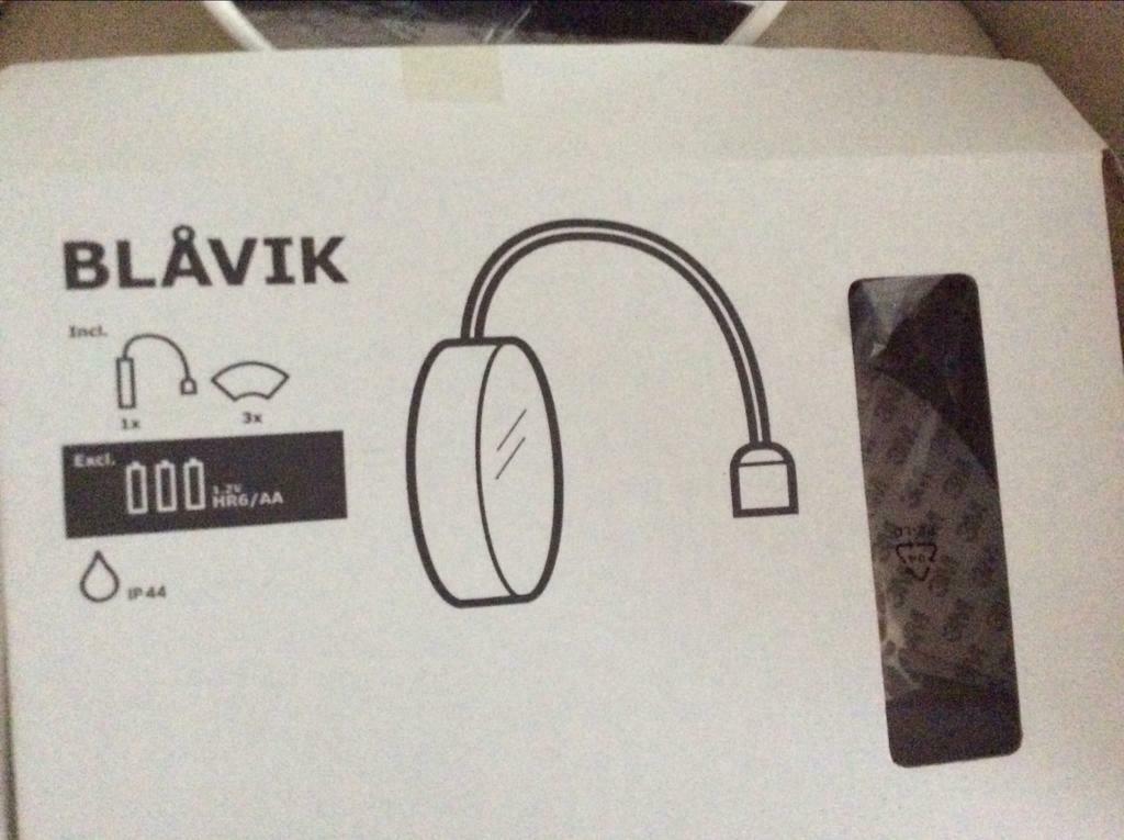 Spiegel met verlichting.   Blavik     IKEA.   Nieuw!, Enlèvement ou Envoi, Neuf