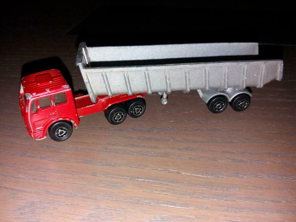 Majorette Mercedes truck 1/100, Hobby en Vrije tijd, Modelauto's | 1:50, Ophalen of Verzenden, Gebruikt